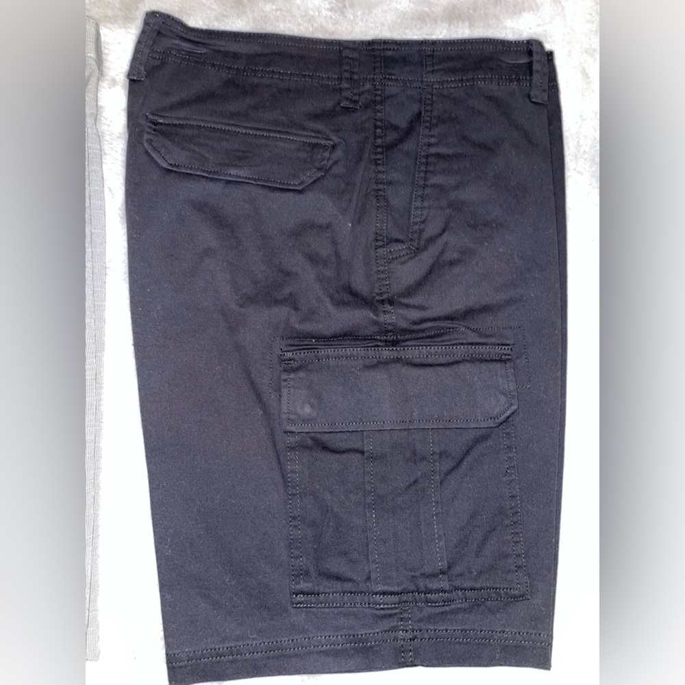 ☀️NWT Men's Gray and Black Shorts - Picture 5 of 9